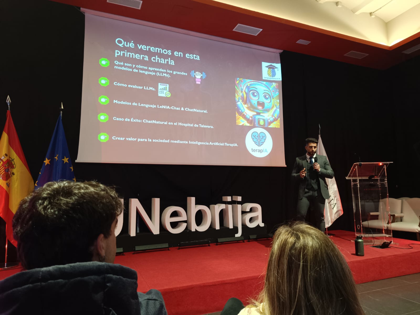 Charla técnica sobre LLMs y TerapIA en la Universidad Nebrija.